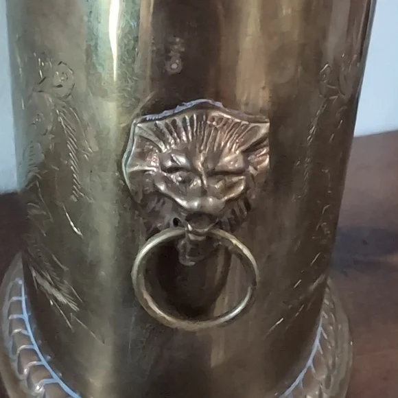 Vintage Brass Lidded Container Biscuit Storage Lions Head Handles Victorian - Picture 11 of 17